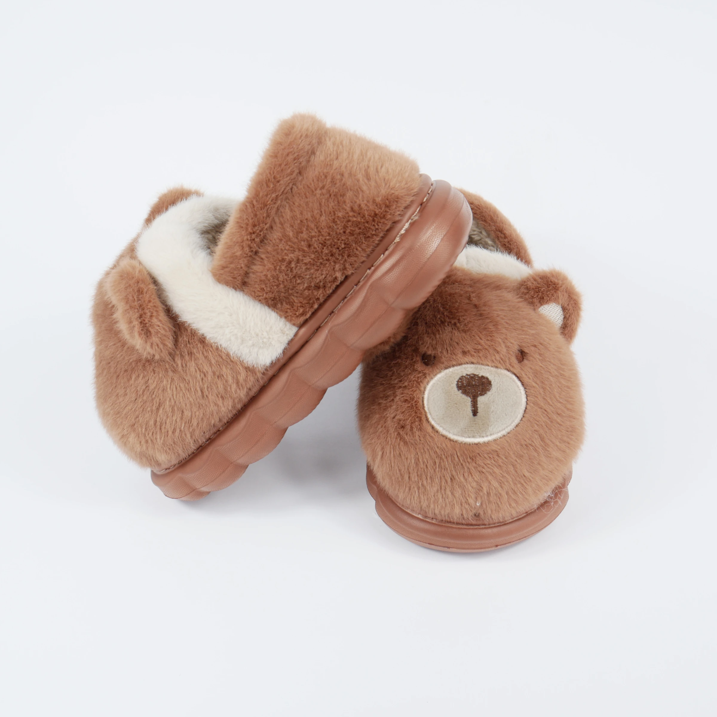 Дитячі зимові капці Bear пухнасті у формі ведмедика — фрагмент