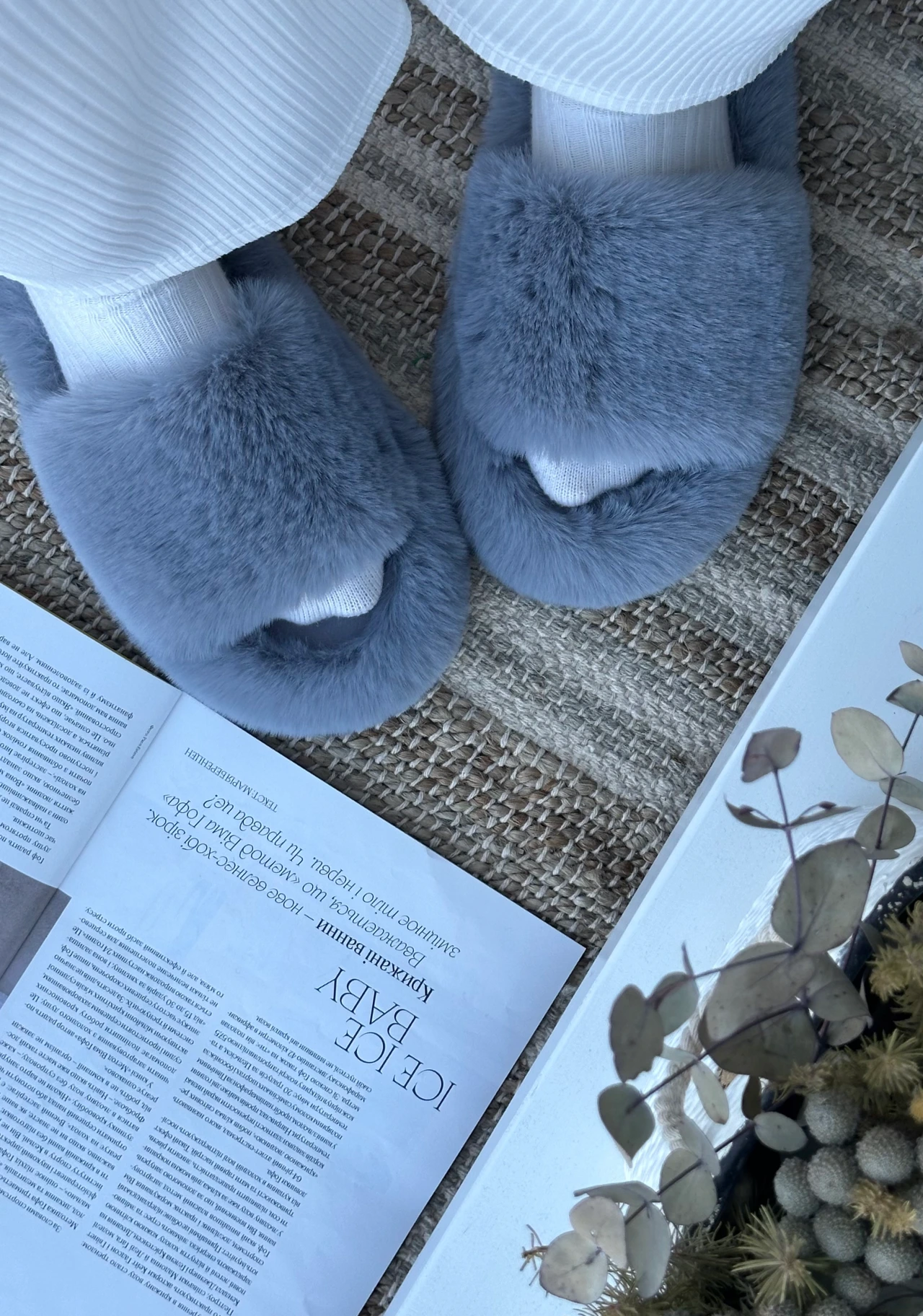 Жіночі пухнасті тапки Luxury з еко-хутра на платформі сірого кольору — деталь оздоблення